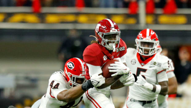Travon Walker tackles Agiye Hall